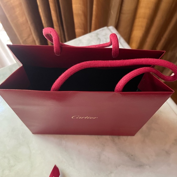 Four brand new Cartier perfume samples plus a Cartier shopping bag. - Picture 5 of 6